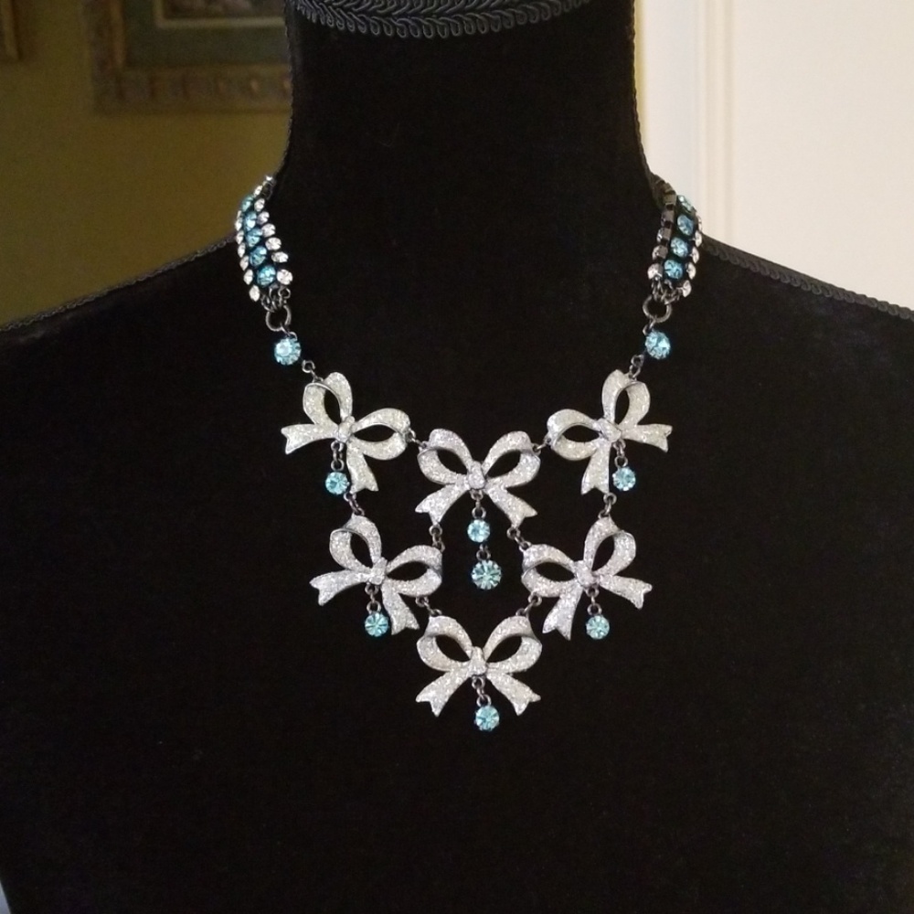 Betsy Johnson gorgeous Bonjour Butterfly necklace